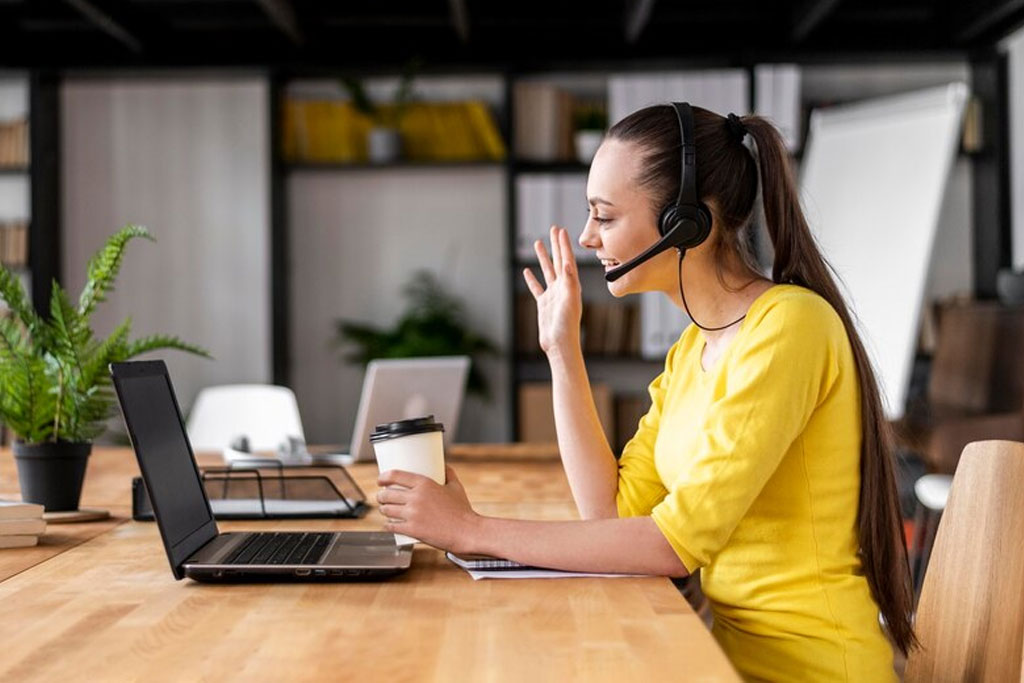 Live chat support representative